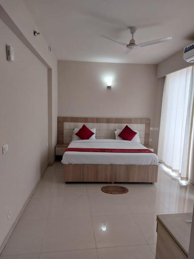 Dubey Homestay - 500 Meter From Temple Vrindāvan Esterno foto